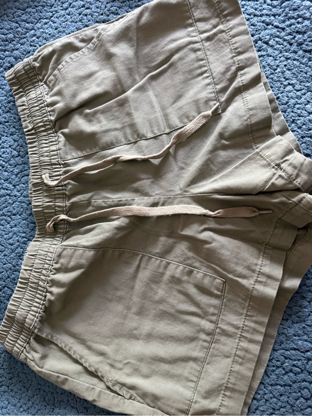 Casual Drawstring Shorts in Light Olive